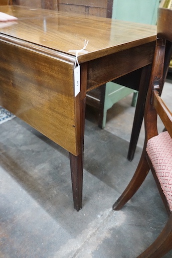 A George III mahogany drop leaf dining table, 120cm extended, width 22cm, height 75cm